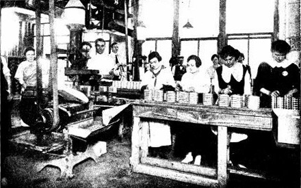 &copy; Press Illustrating Service