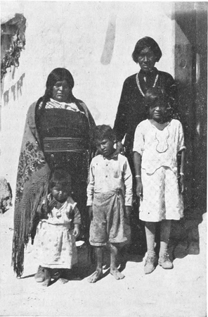 Figure 1.&mdash;Hopi Family at Shungopovi.